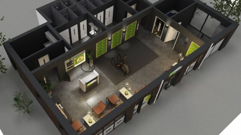 3D-Rendering eines modernen, einstöckigen Fitnessstudio-Franchises mit offenem Grundriss, grauen Wänden, Heimtrainerbereich, Sitzbereich, grünen Akzentpaneelen und mehreren Räumen auf der Rückseite. Bäume und Pflanzen umgeben das Gebäude.